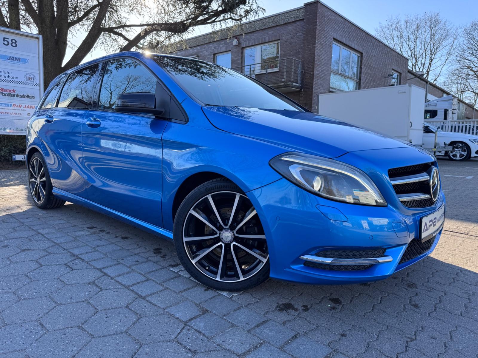 Mercedes-Benz B 200 SPORTPAKET NAVI XENON SITZHZG. AHK 18" PDC