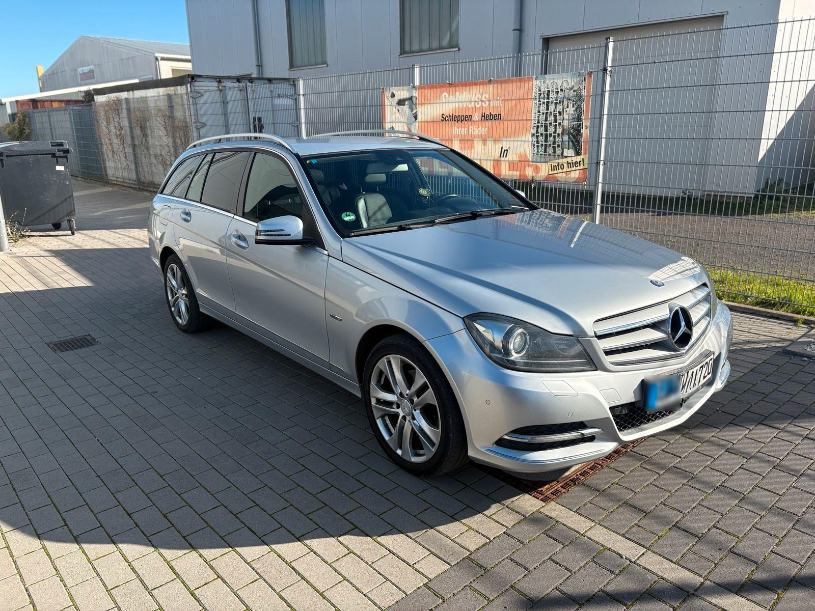 Mercedes-Benz C220 2012 — rear view