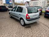 Renault Clio 1.2 Authentique 4 Türig-Servo-ABS-Airbags - Renault Clio aus 2002: 1.2