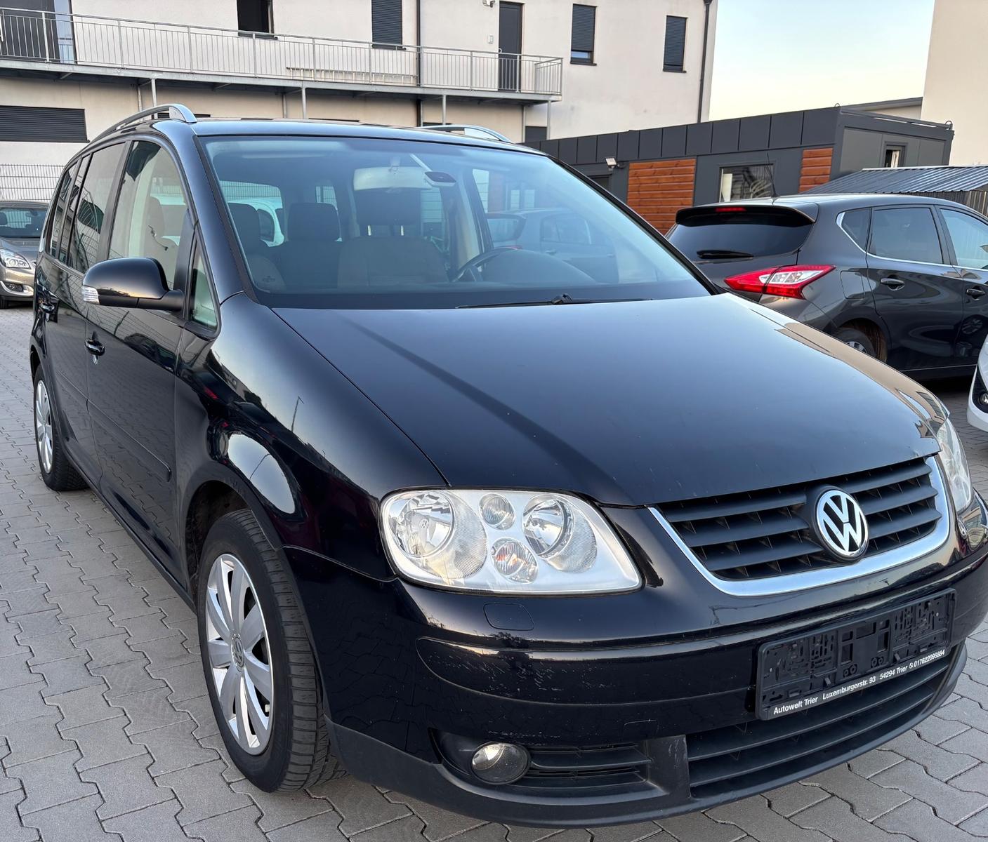 Volkswagen Touran Highline/Gute Ausstattung/2Liter/150PS