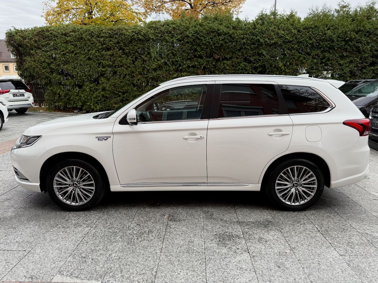 MITSUBISHI Plug-in Hybrid Outlander