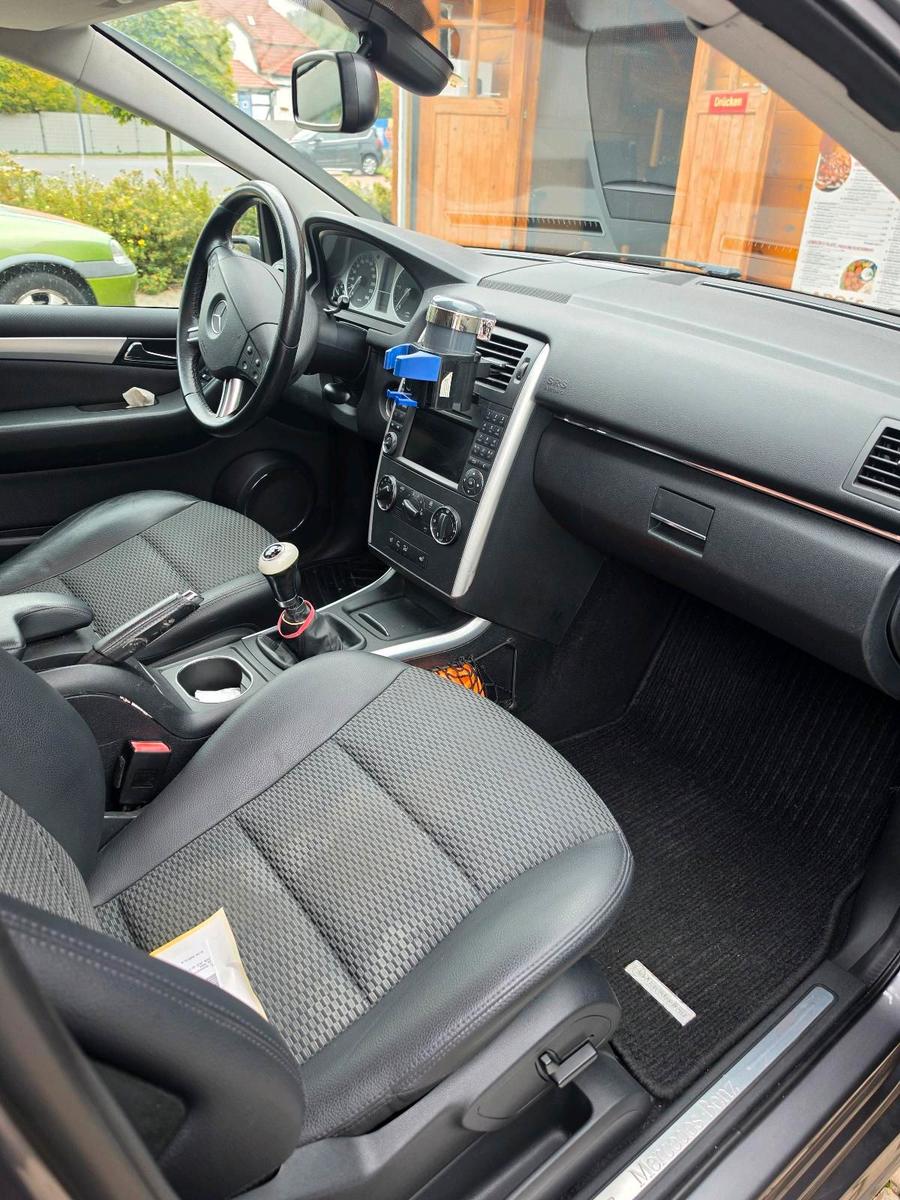 Mercedes-Benz B200 2011 — photo 7