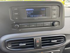 Fahrzeugabbildung Hyundai i10 Select KLIMAANLAGE PDC SITZHEIZUNG TEMPOMAT