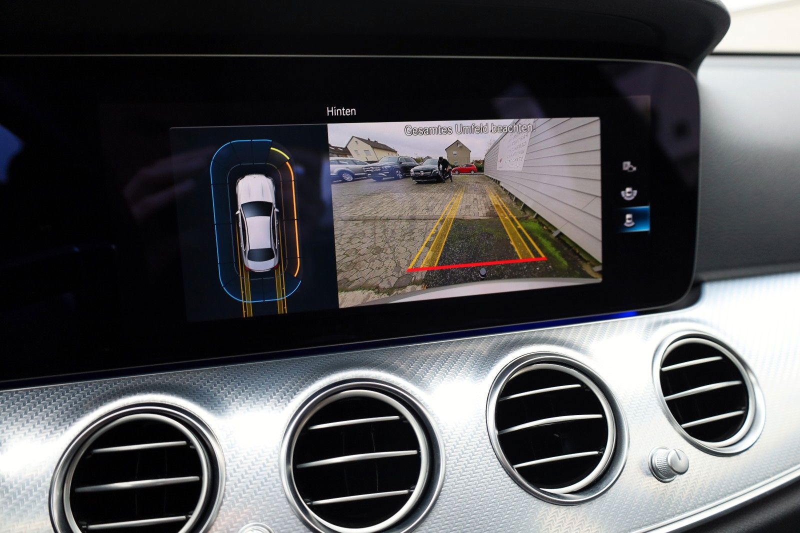 Fahrzeugabbildung Mercedes-Benz E 300de Lim. Avantgarde Leder,Navi,LED,SH,Kamera