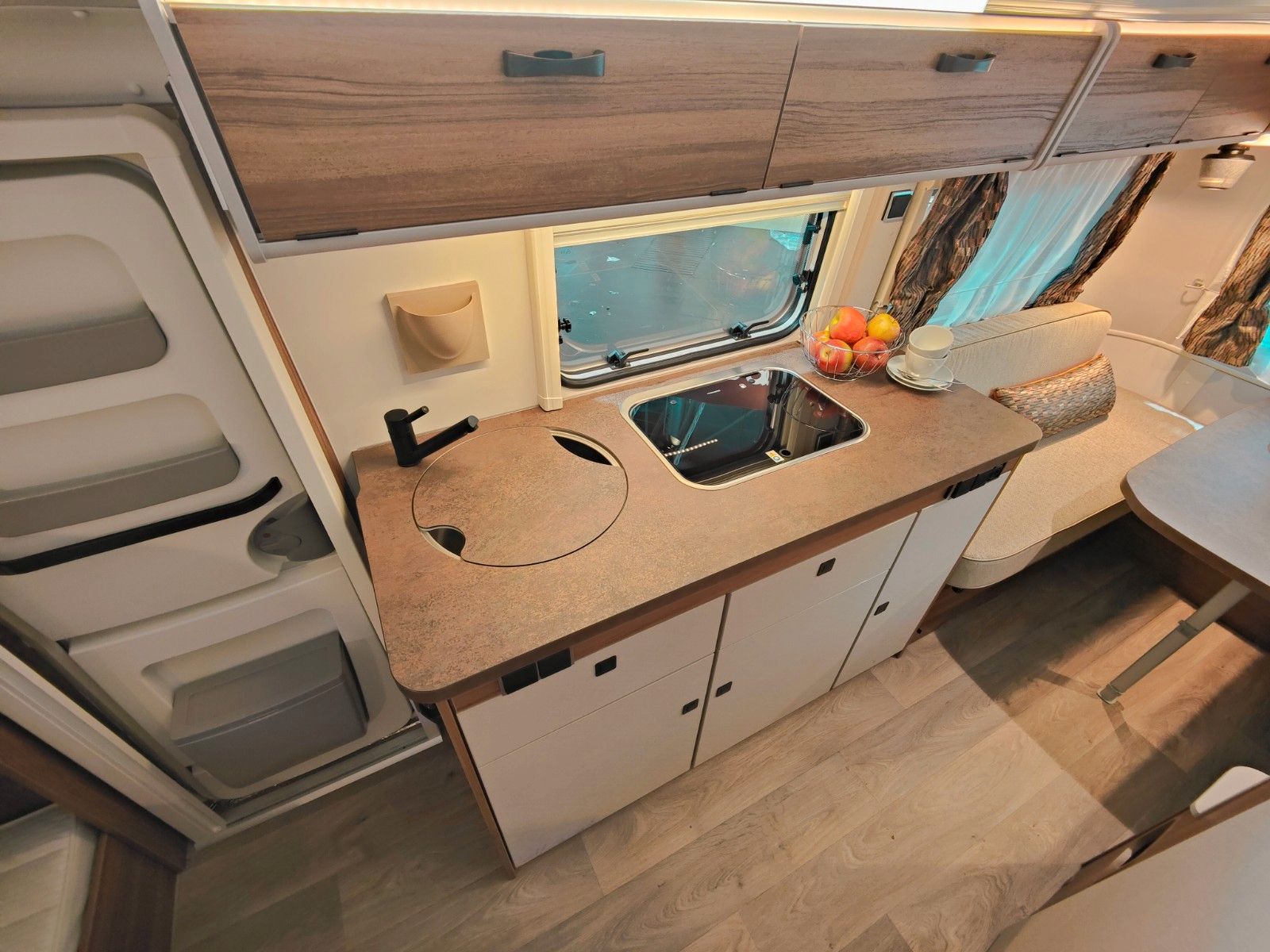 Fahrzeugabbildung HYMER / ERIBA / HYMERCAR Touring 560 Legend Urban 2026