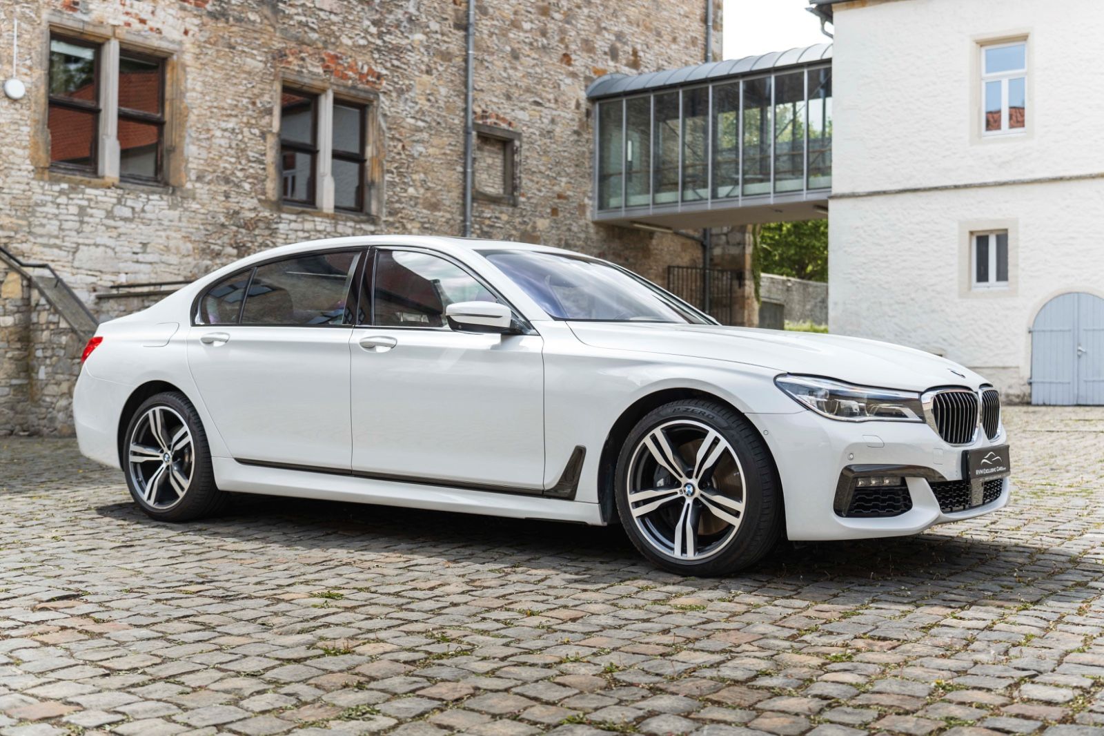 Fahrzeugabbildung BMW 750Li xDrive M SKY LUX LOUNGE HUD H&K TV ACC 360