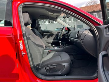 Fahrzeugabbildung Audi A3 1.5 TFSI cod Sportback B&O Xenon Navi PDC SHZ