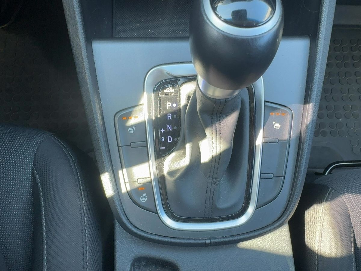 Fahrzeugabbildung Hyundai KONA 1.6 GDI Select Hybrid 2WD AHK SHZ LKHZ