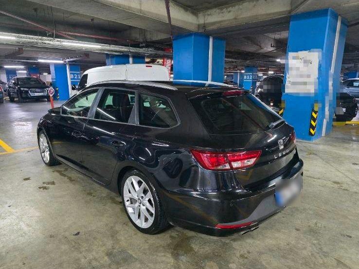 Seat Leon 2014 — rear view
