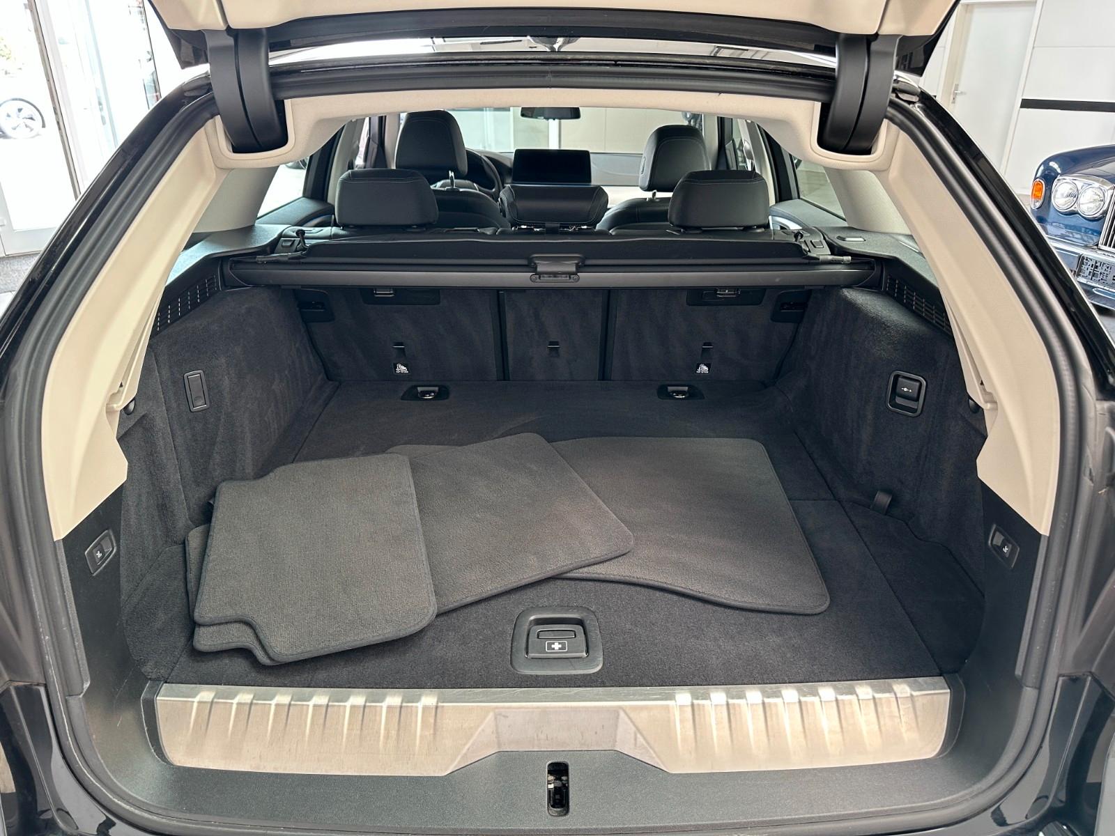 BMW 530e Touring Aut Luxury Line Navi*Leder*LED*1.Hd