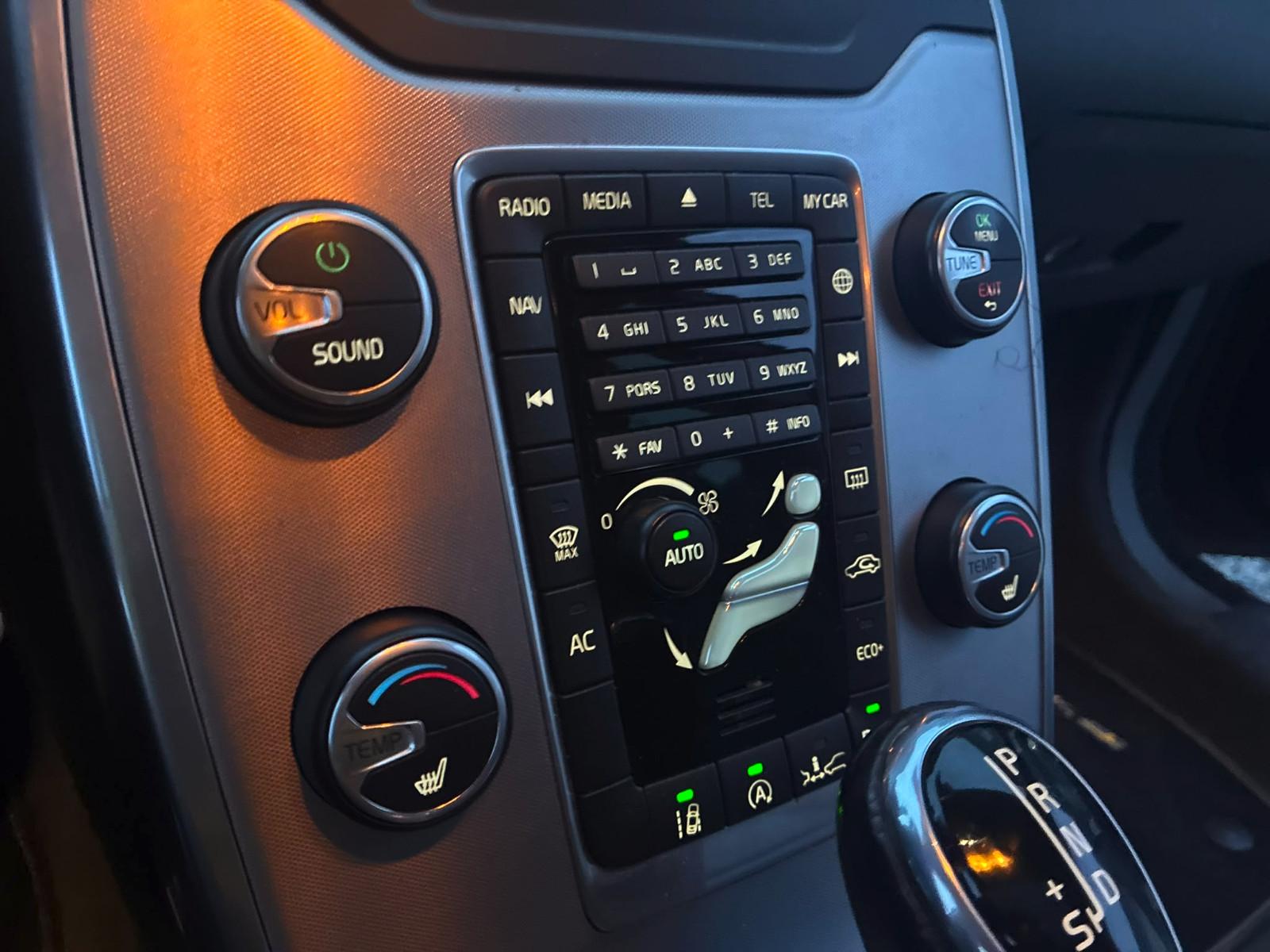 Volvo V70 2015 — фото 20