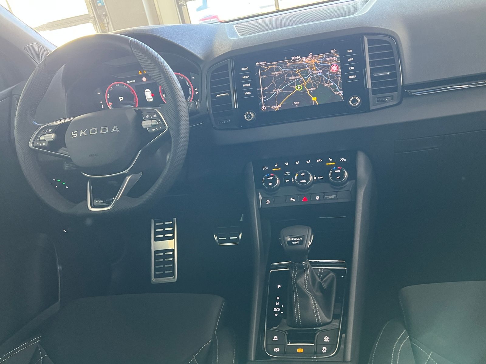 Fahrzeugabbildung SKODA Karoq Sportline 2.0 TDI DSG 4x4 *AHK,Canton-Soun