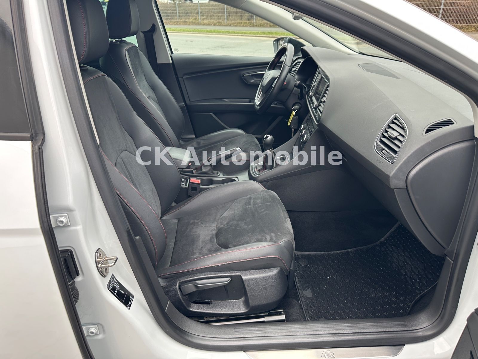 Fahrzeugabbildung SEAT Leon FR 2.0 TDI/Navi/LED/Alcantara/SHZ/PDC