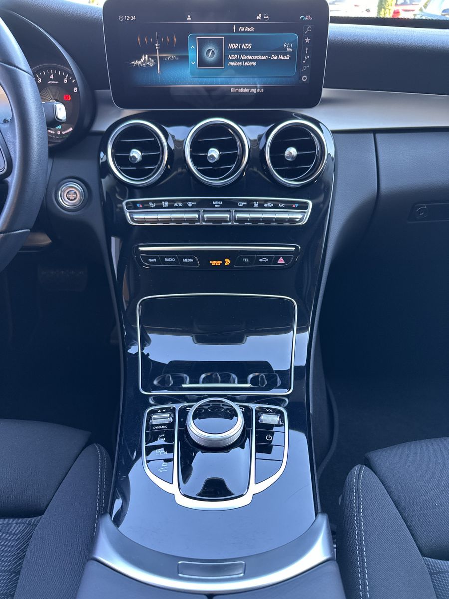 Fahrzeugabbildung Mercedes-Benz C 300e T Avantgarde NAV+LED+AHK+BURMESTER+PP+1HD
