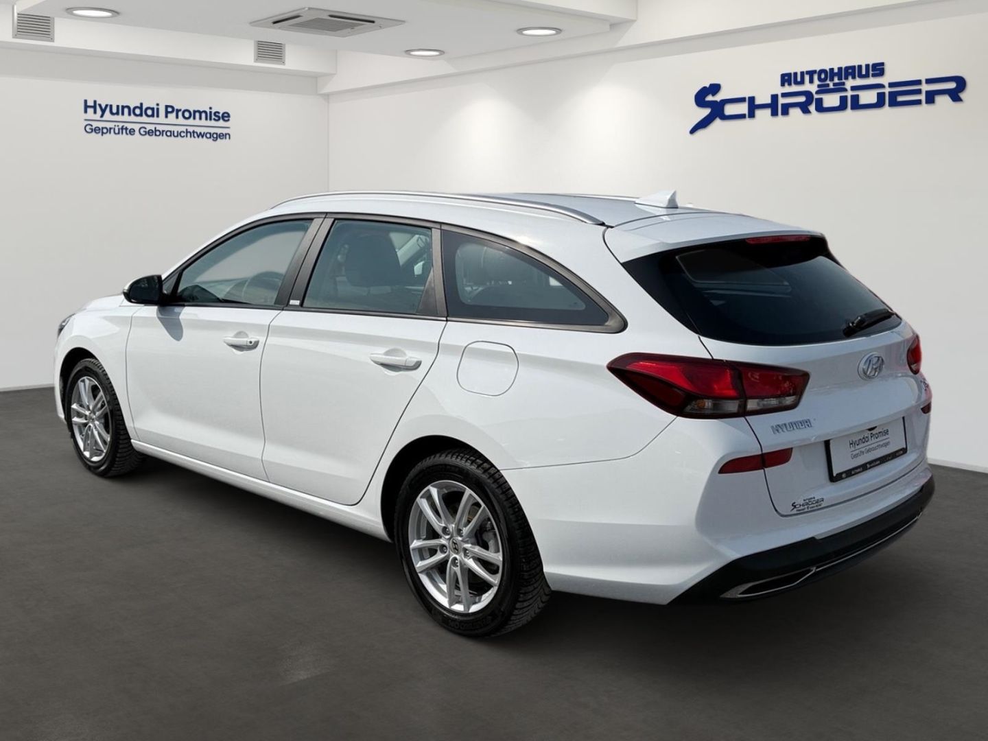 Fahrzeugabbildung Hyundai i30 1.6 CRDi TREND NAVI-P+ACAA+SHZ+KAMERA