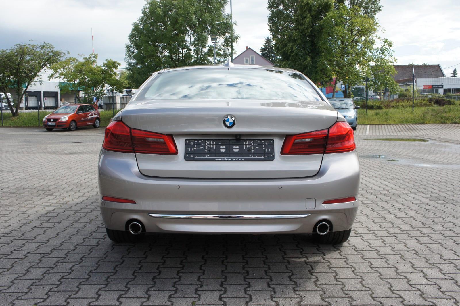 BMW 520d Limousine Luxury-Line *LED*NAVI*KAMERA*AHK*