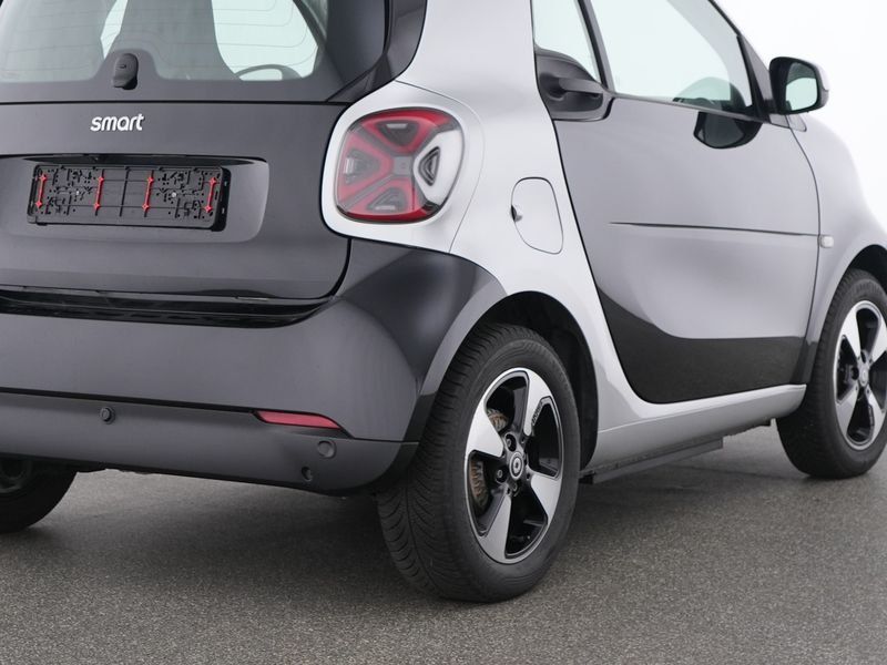 Fahrzeugabbildung Smart smart EQ fortwo Exclusive*Pano*LED*Kamera*22kW*