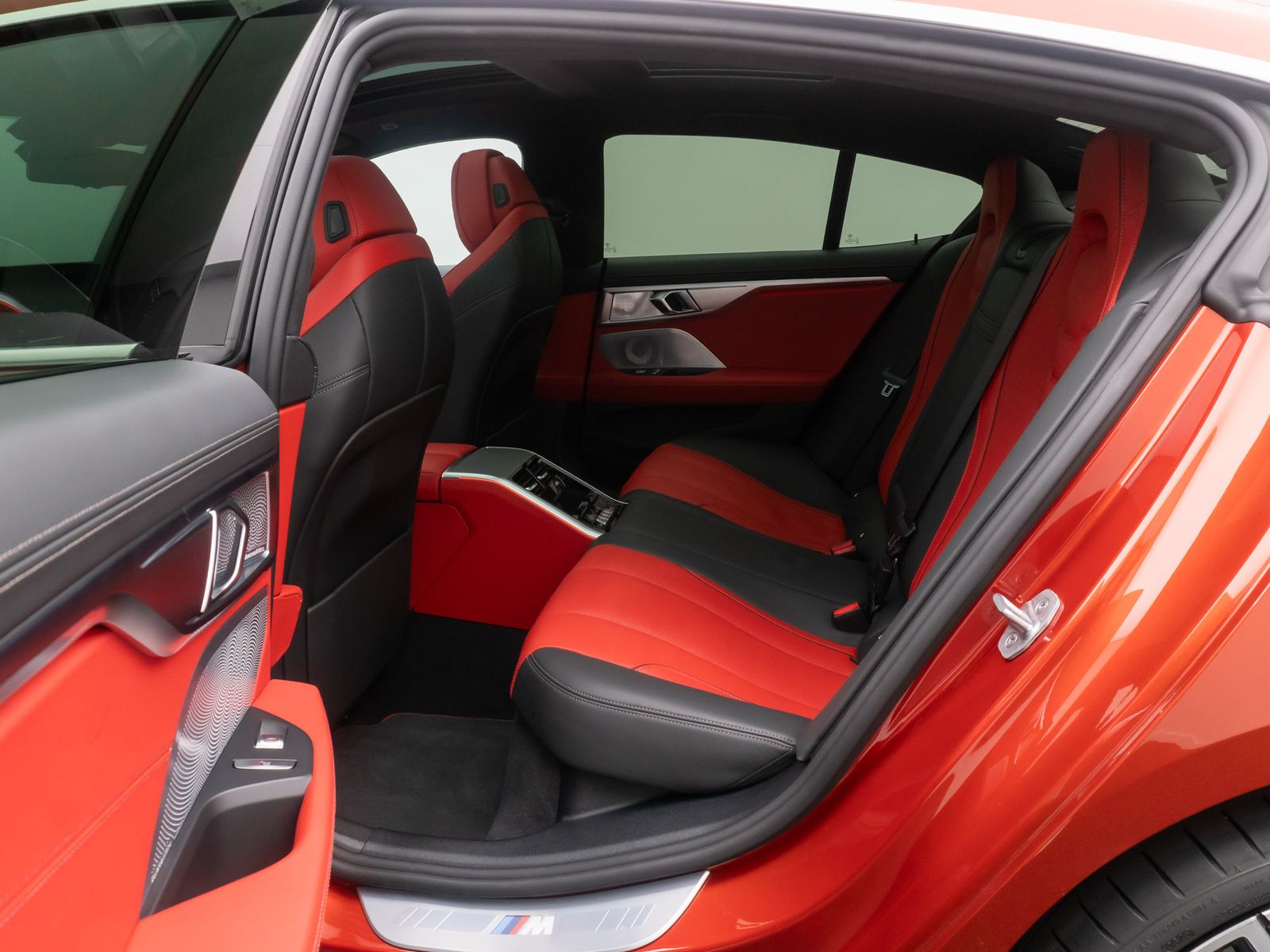 Fahrzeugabbildung BMW M850i xD Gran Coup&eacute; Panorama Individual B&W Voll