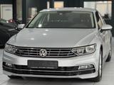 Volkswagen Passat 1.4T *R-LINE*LIM.*NAVI*MULTI*LED*SHZ*EU6* - VW Passat Gebrauchtwagen in Stuttgart