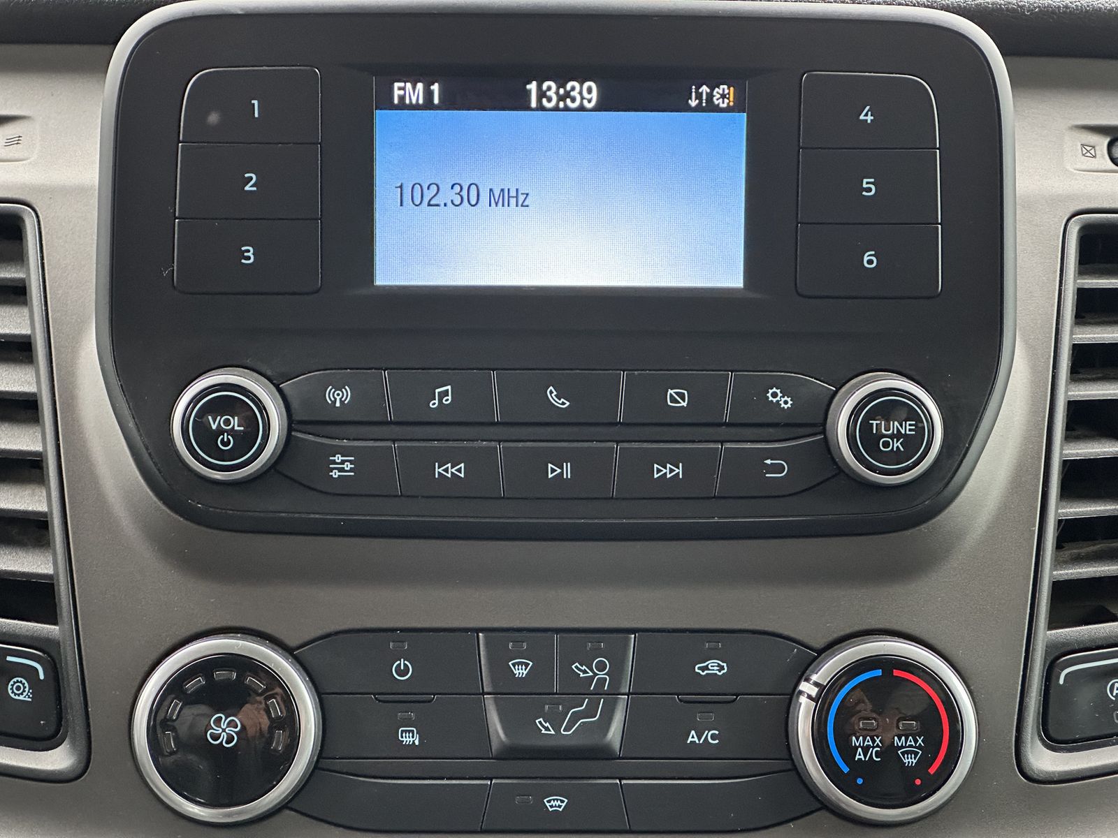 Fahrzeugabbildung Ford Transit 350 L3H2 DoKa AHK+KAMERA+STANDHEIZUNG+PP