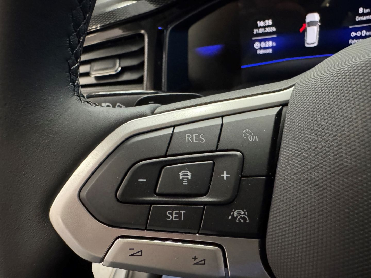 Fahrzeugabbildung Volkswagen Polo VI Life 1.0 TSI Digitales Cockpit LED ACC A