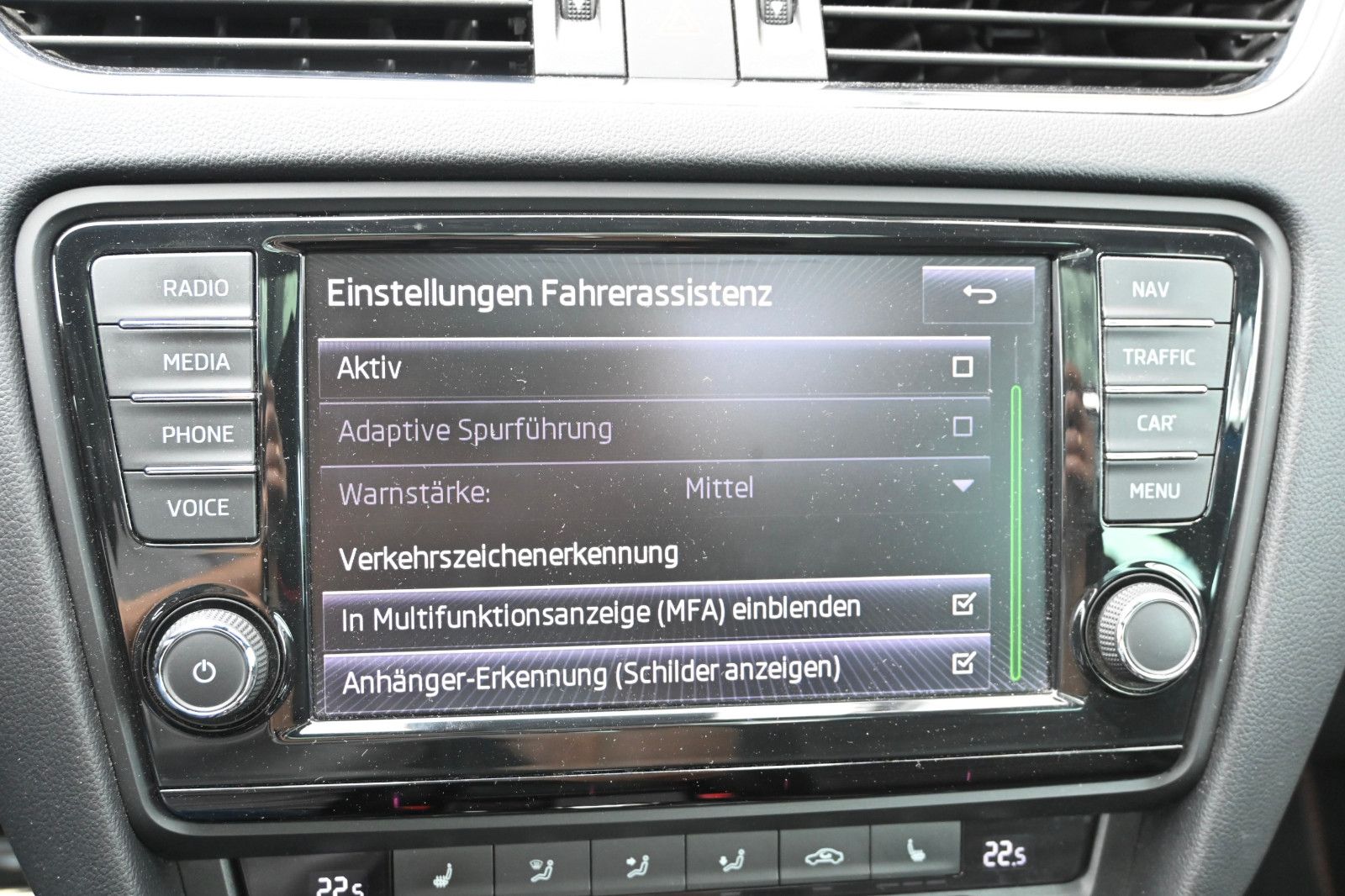 Fahrzeugabbildung SKODA Octavia 2.0 TDI Green tec DSG RS Combi °AHK°STHZ