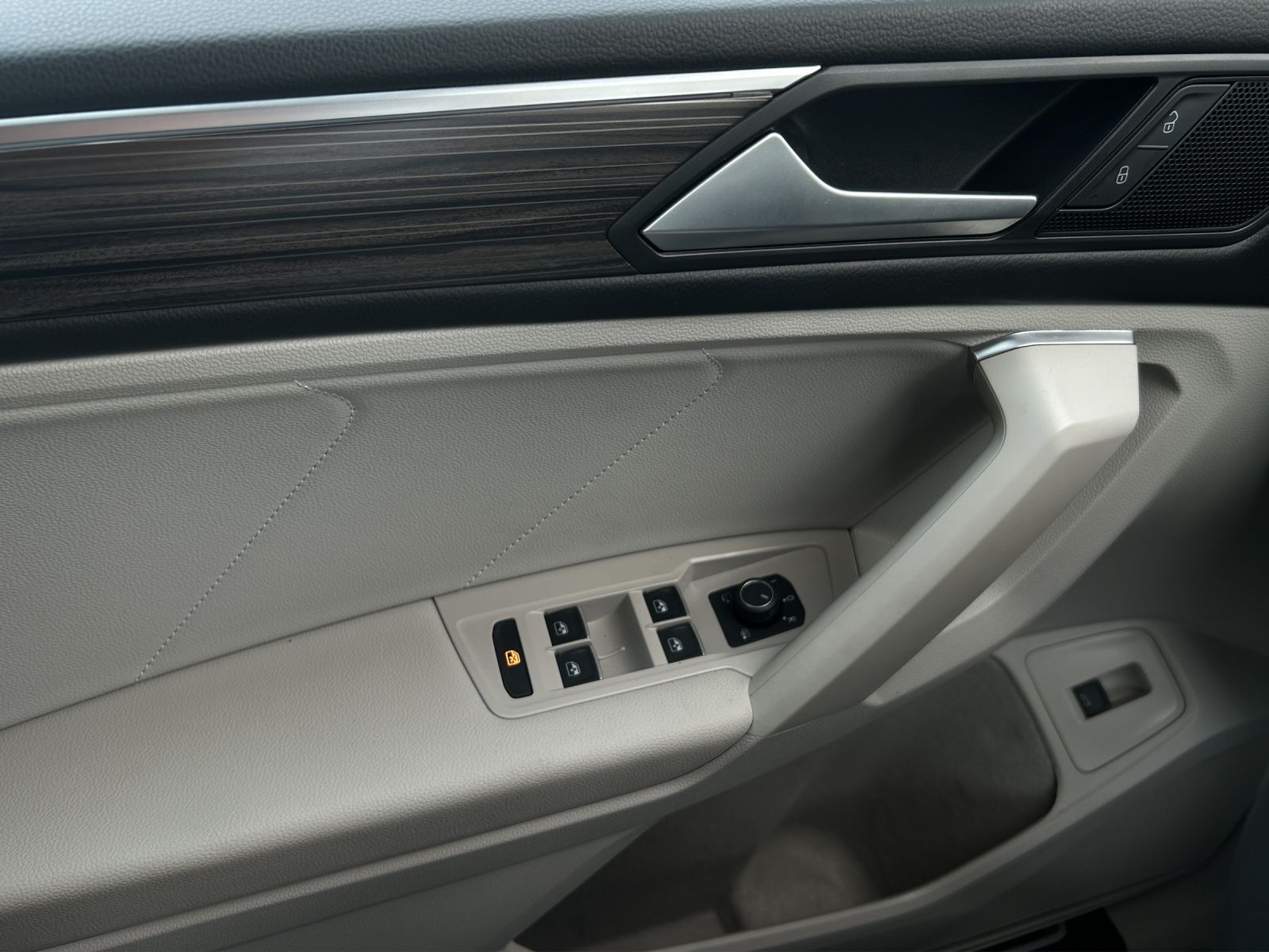 Fahrzeugabbildung Volkswagen Tiguan Allspace Elegance 4M TDI DSG IQ.Light ACC