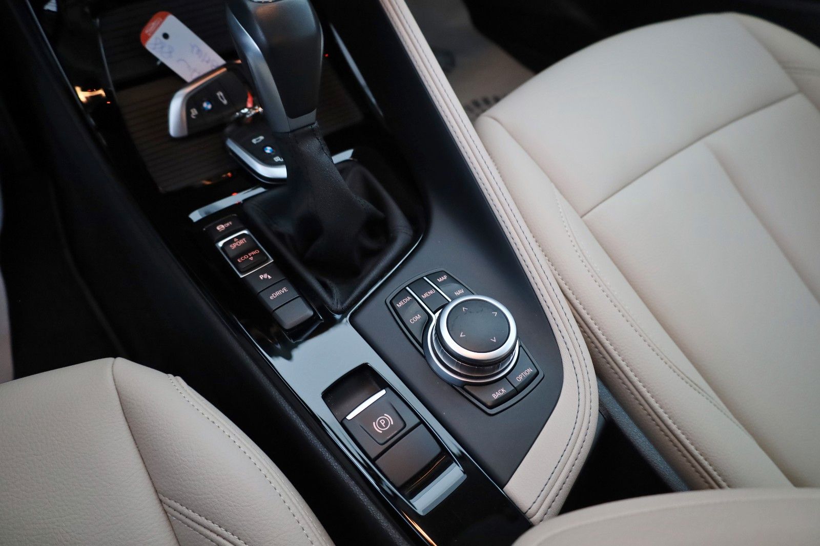 Fahrzeugabbildung BMW X2 xDrive 25e Advantage,Leder,Navi,SH,HUD,Kamera