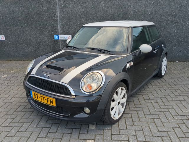 MINI Cooper S Leder Xenon Carplay *Neuer Motor