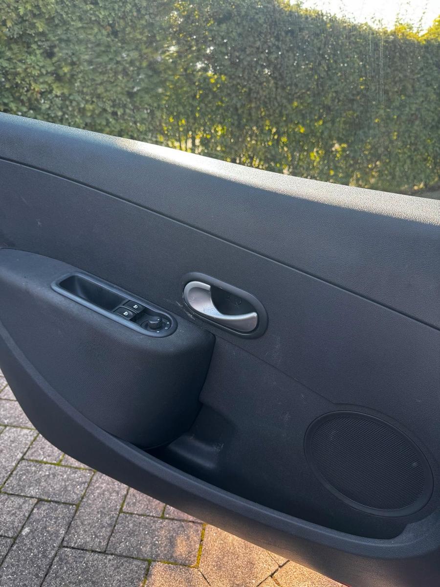 Renault Clio 2011 — photo 12