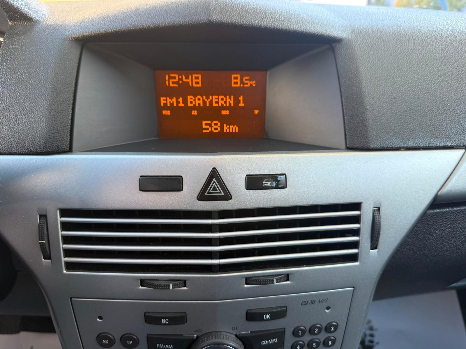 Opel Astra 2009 — photo 15