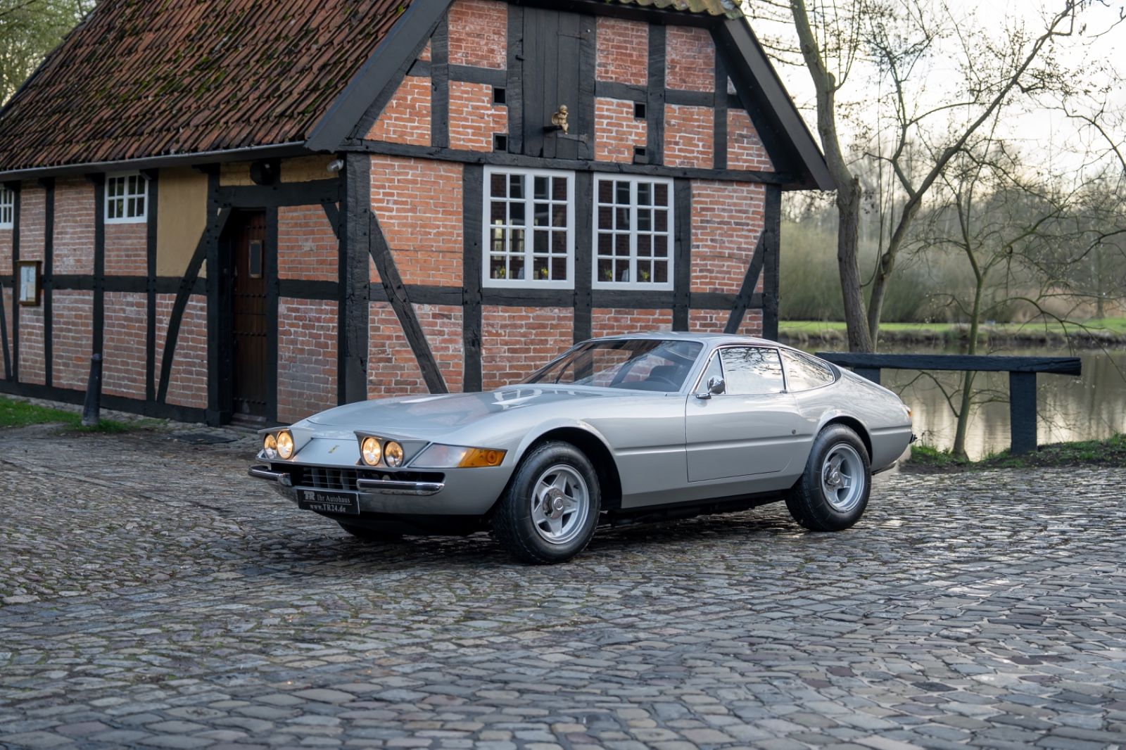 Fahrzeugabbildung Ferrari 365 GTB4 Daytona **Ferrari Classiche Zertifikat*