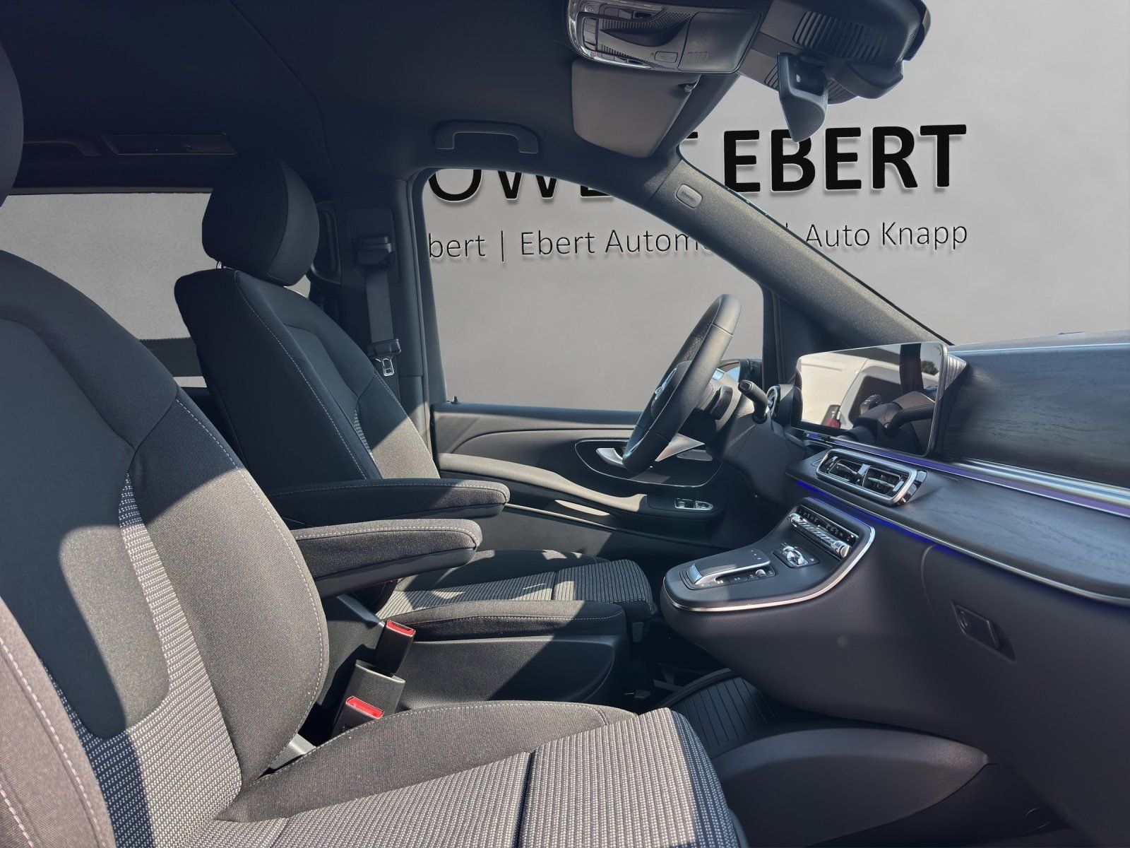 Fahrzeugabbildung Mercedes-Benz V 300 d STYLE Lang MBUX WinterPa AMG Line