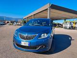 Lancia Ypsilon 1.0 FIRE FLY ECO CHIC SILVER - Lancia Ypsilon Silver mit Hybrid-Antrieb (Benzin/Elektro)