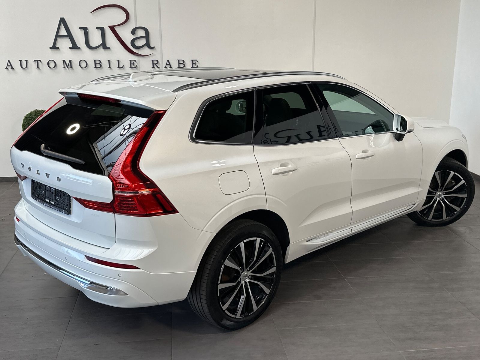 Fahrzeugabbildung Volvo XC60 T6 AWD Recharge Core NAV+LED+PANO+AHK+STHZG