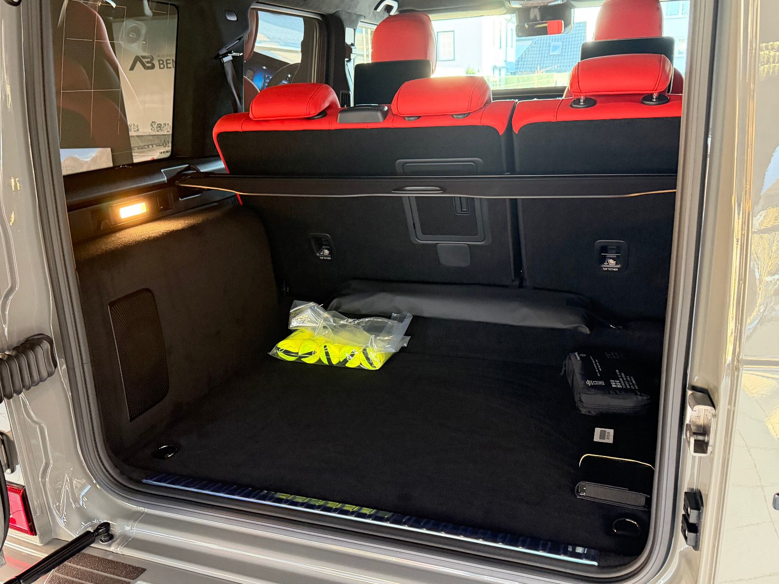 Fahrzeugabbildung Mercedes-Benz G 63 AMG/ A22/ FOND-TV/CARBON/RED/SUPERIOR/UNI