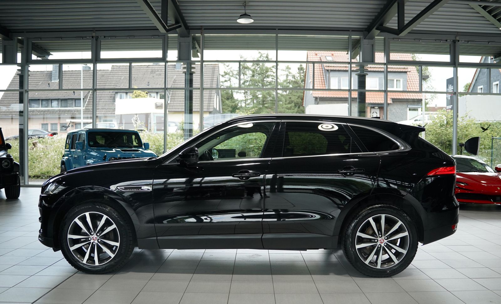 Jaguar F Pace