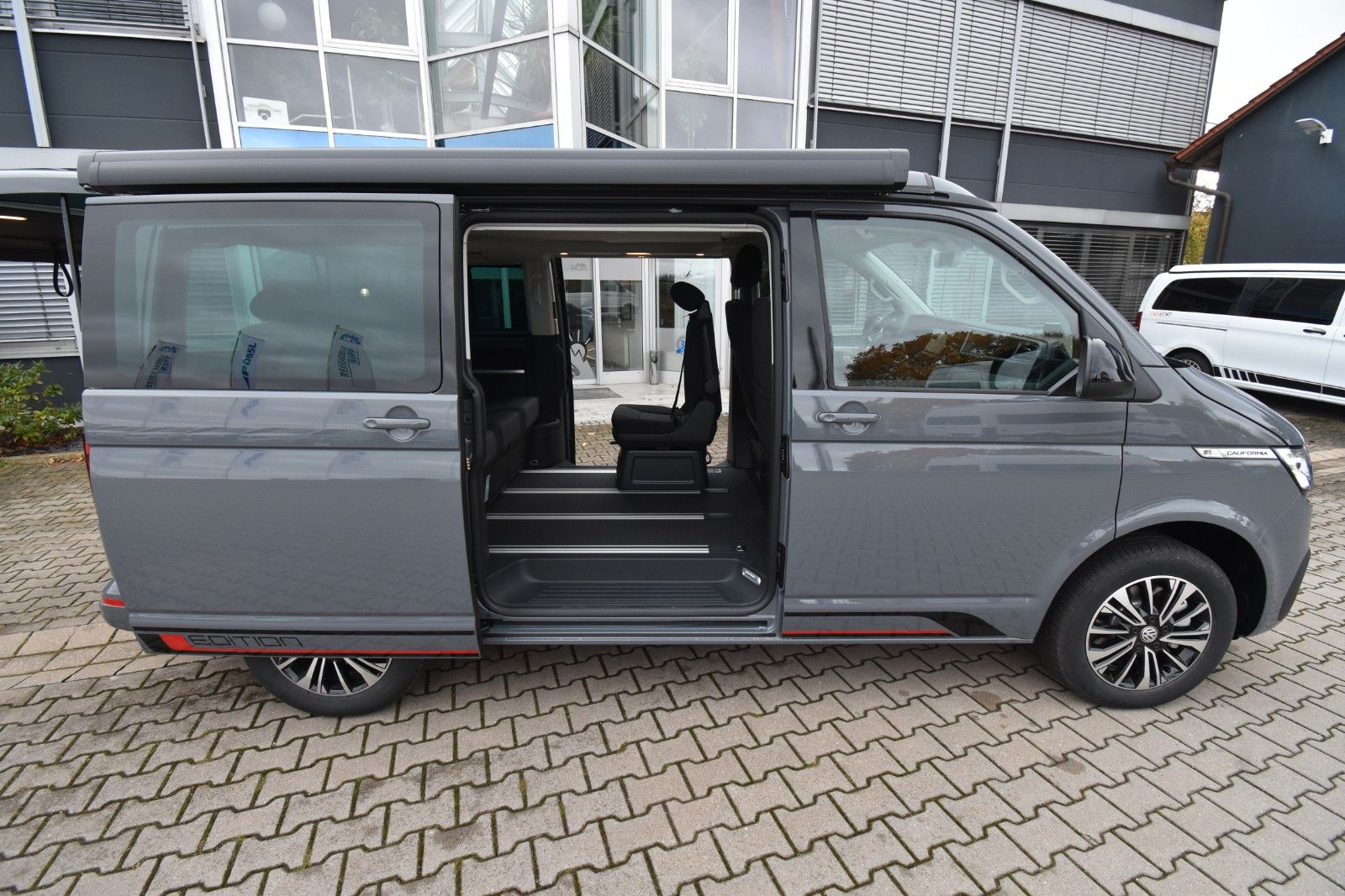 Fahrzeugabbildung Volkswagen T6.1 California Beach Tour Edition Dig.Cockp 4x4