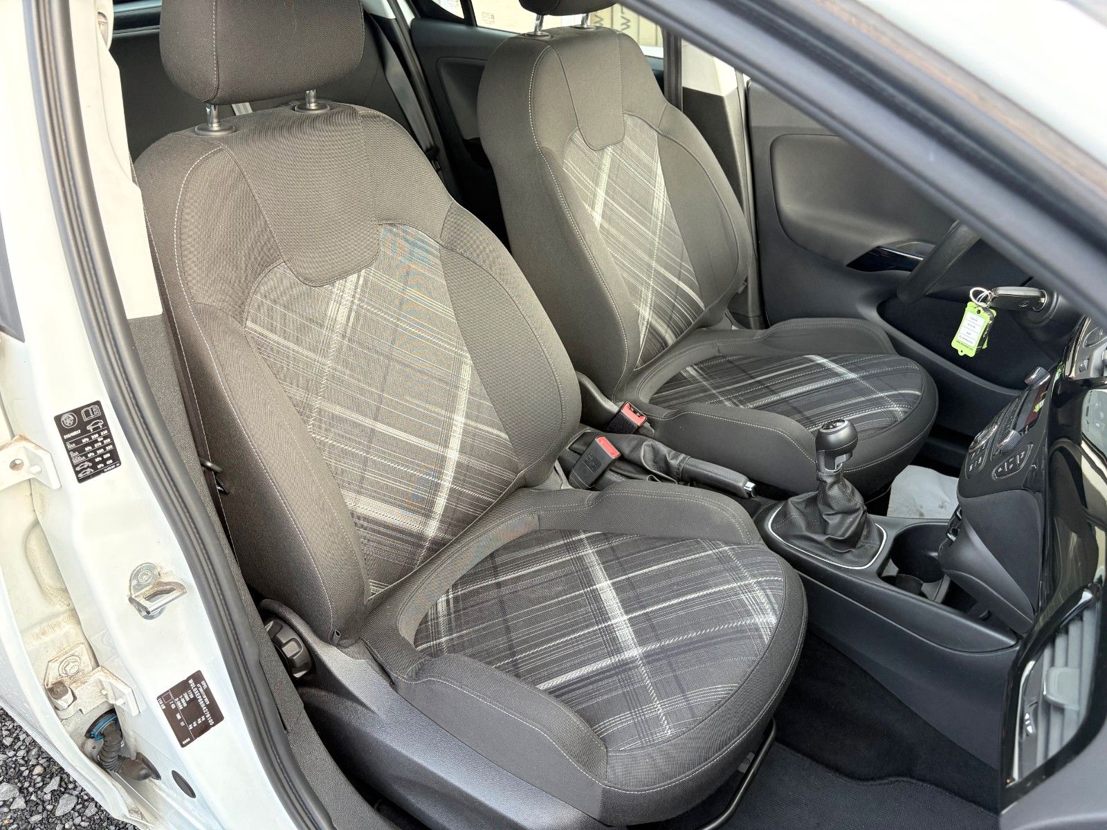 Fahrzeugabbildung Opel Corsa E Color Edition ecoFlex Turbo 110KW SPORT