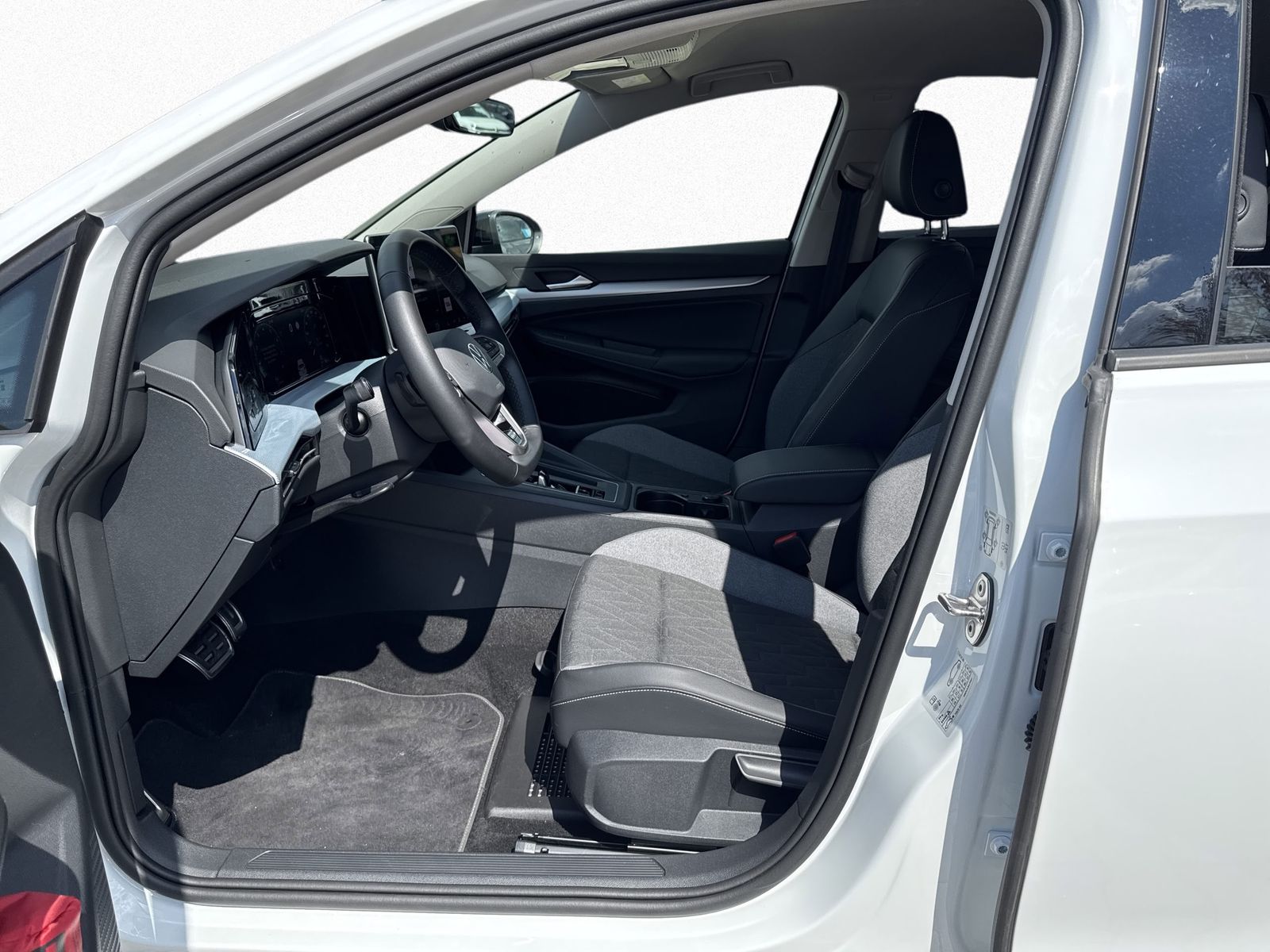 Volkswagen Golf VIII Goal 1.5l eTSI 7-DSG KAMERA foto 11