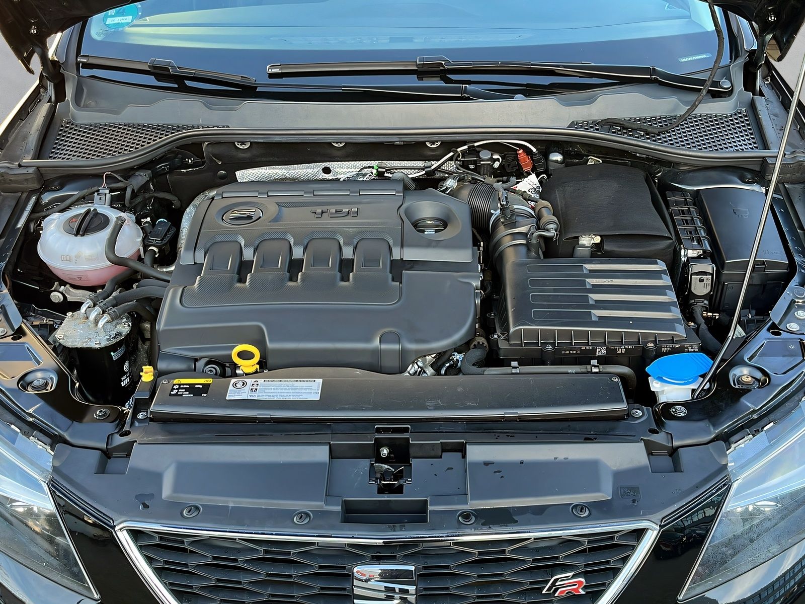 Fahrzeugabbildung SEAT Leon 2.0 TDI ST FR DSG NAVI PANO LED TEMPOMAT