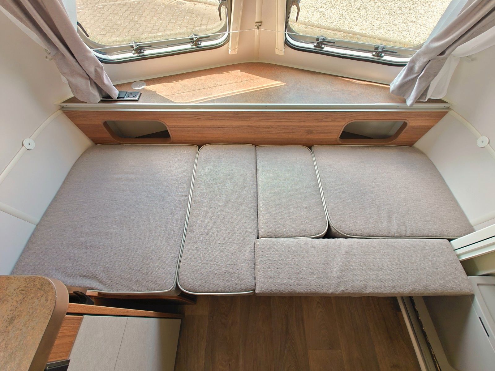 Fahrzeugabbildung HYMER / ERIBA / HYMERCAR Touring 310 Legend - Design, Heckklappe -