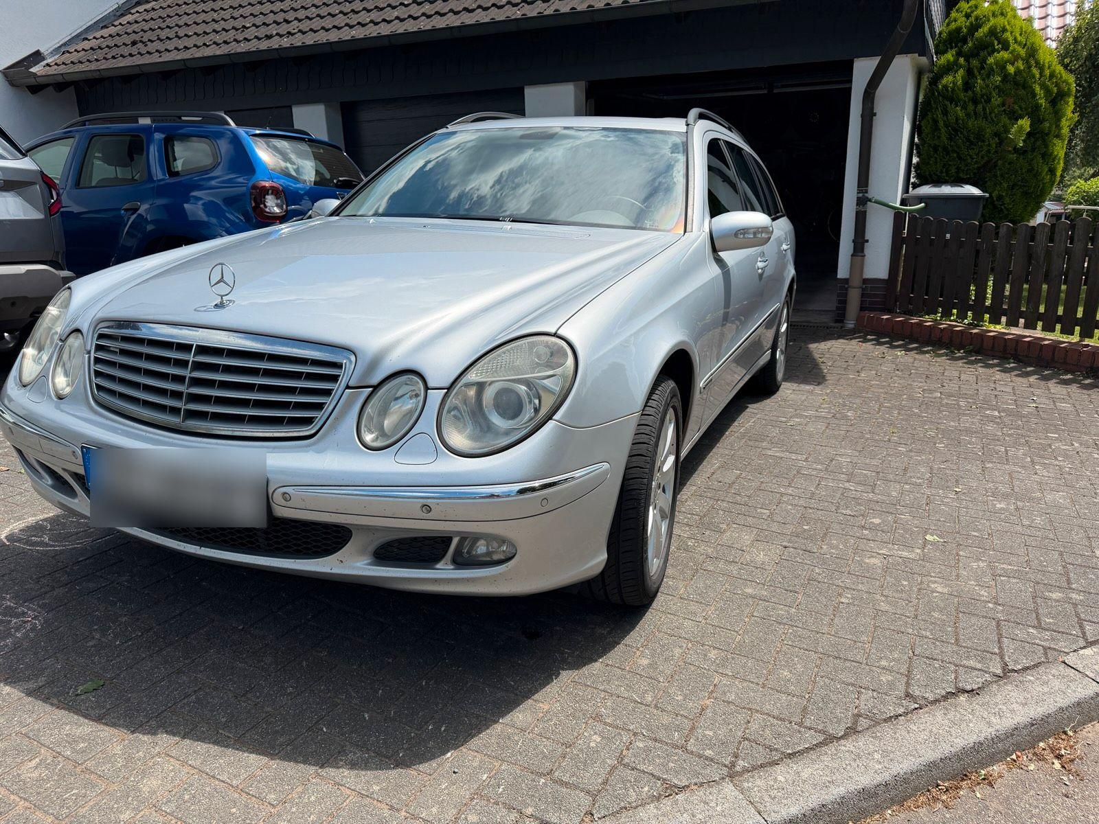 Mercedes-Benz E280 2005 — interior