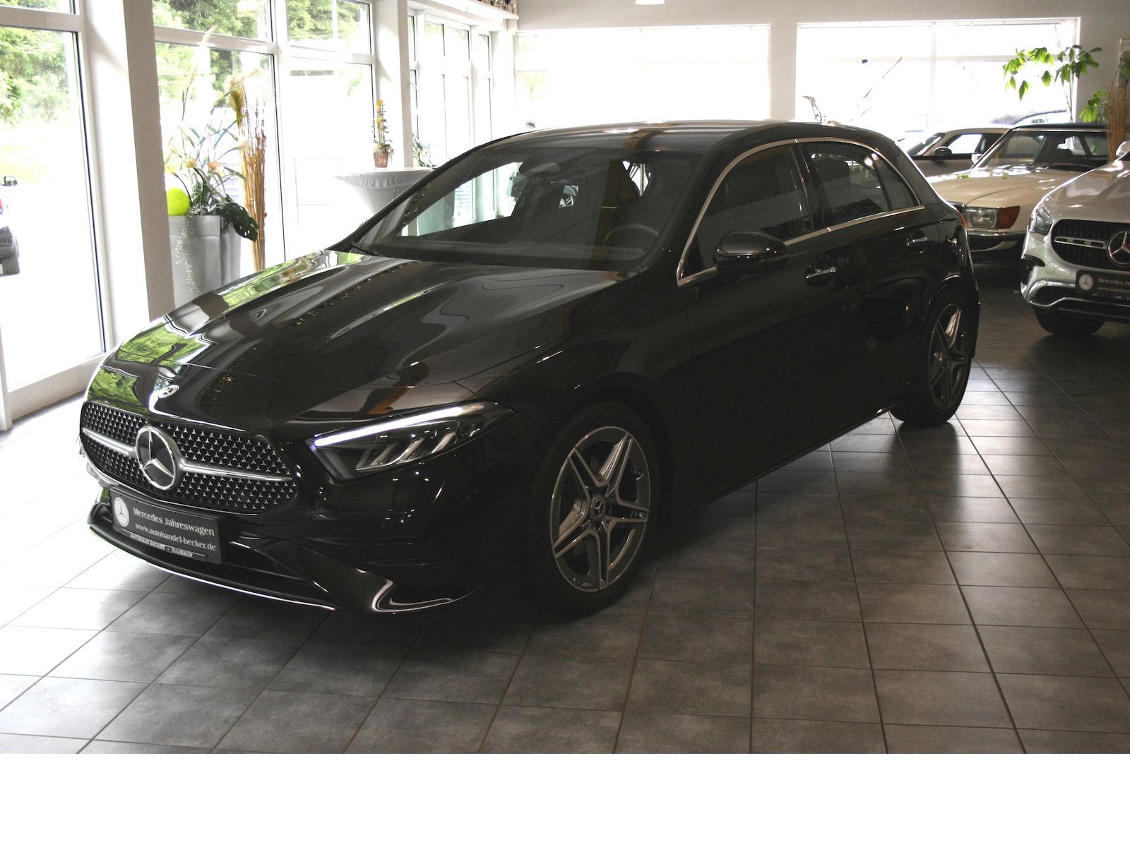 Fahrzeugabbildung Mercedes-Benz A 180 AMG Advanced Plus *MBUX*Ambiente.*Winterpa
