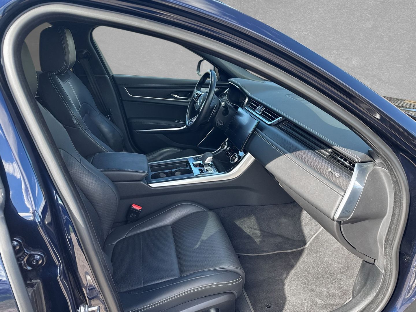 Jaguar XF Sportbrake R-Dynamic Black AWD,WinterP. Fahra imagem 3