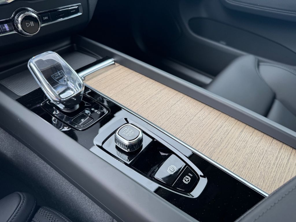 Fahrzeugabbildung Volvo XC60 T6 AWD Plus Dark+LagomPak+AHZV+SOFORT