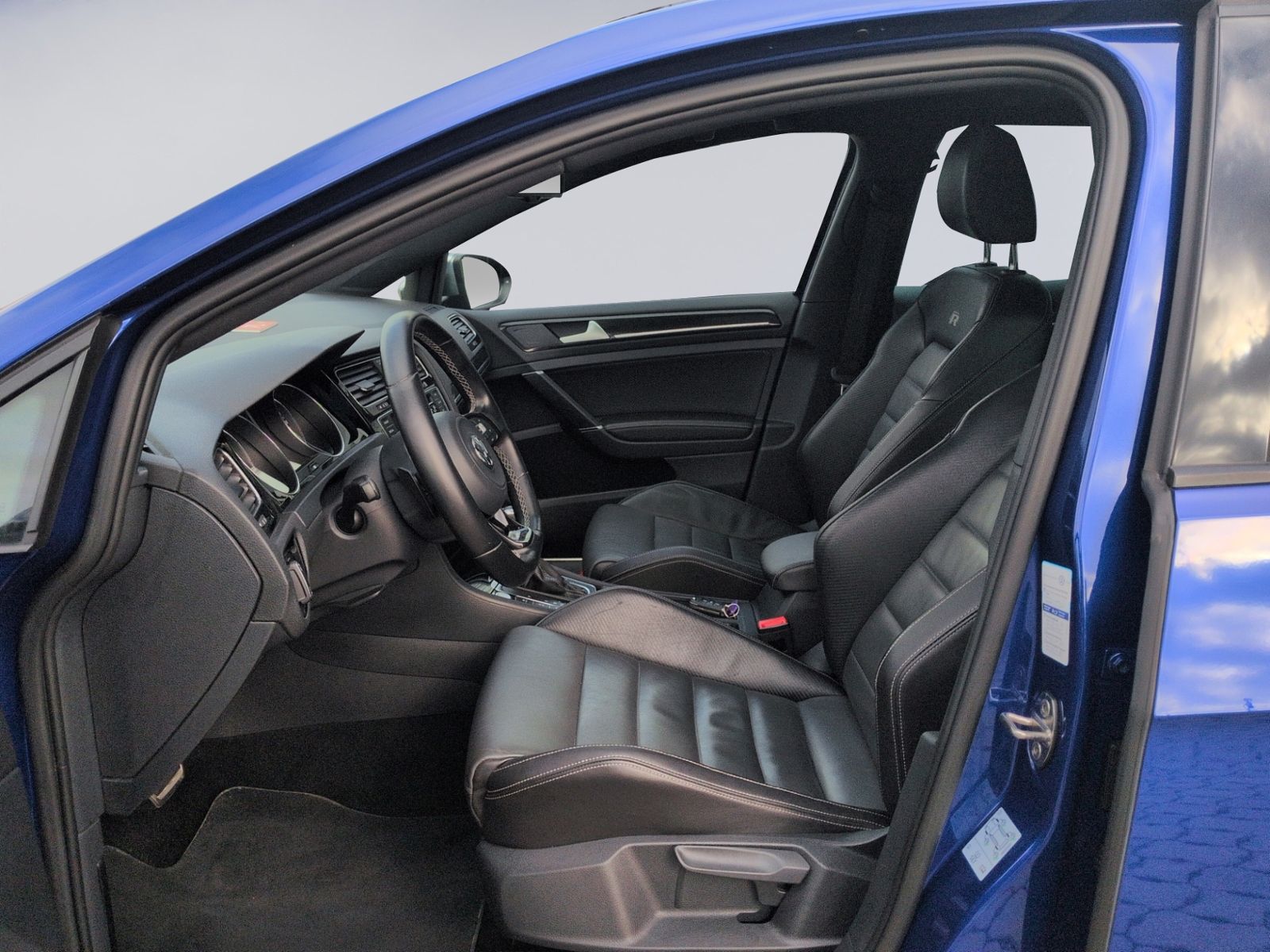Golf VII R 2.0TSI DSG LEDER+PANO+NAV+SHZ+DCC+RFK