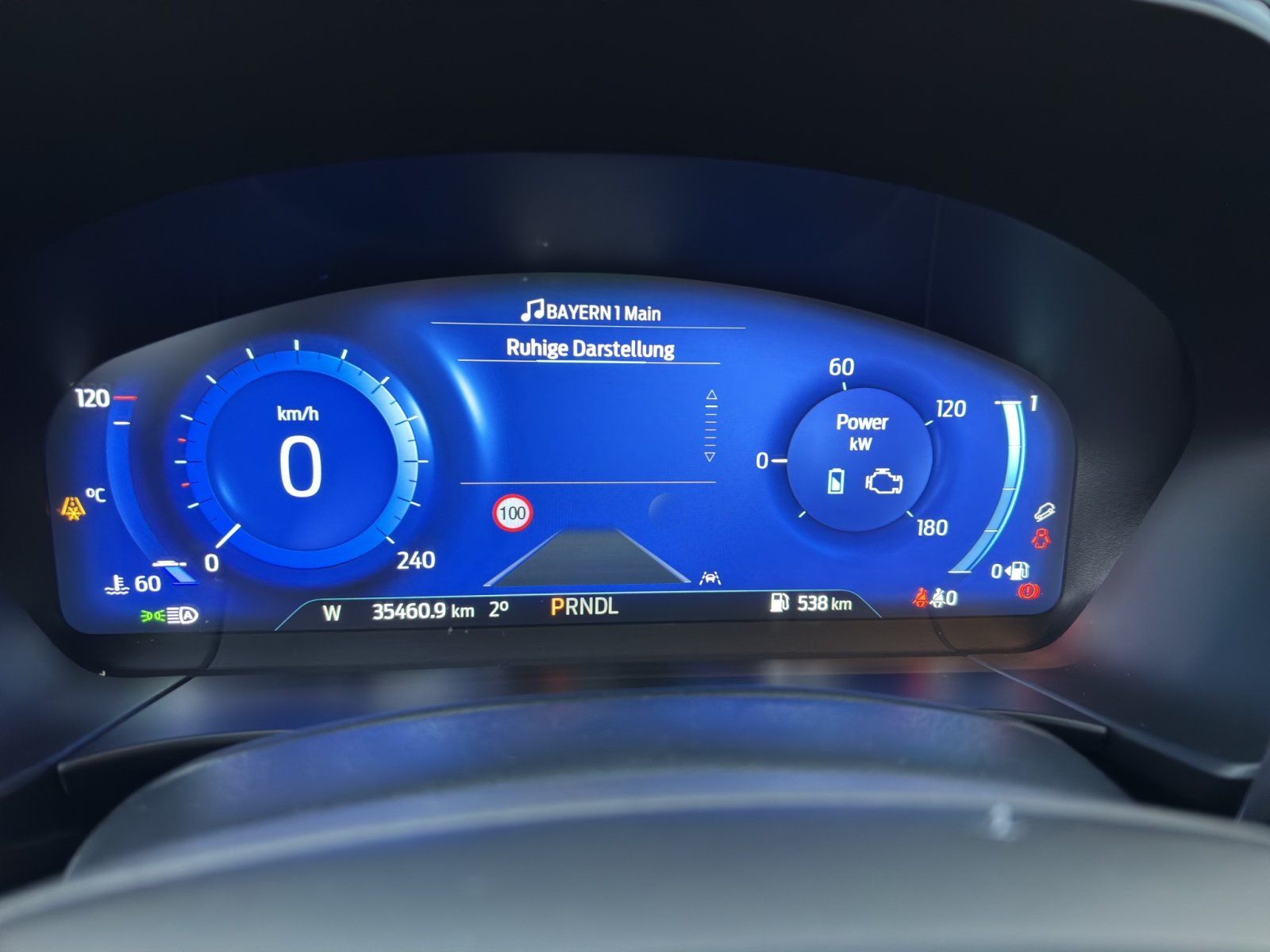 Fahrzeugabbildung Ford Kuga Hybrid ST-Line X #Winterpaket