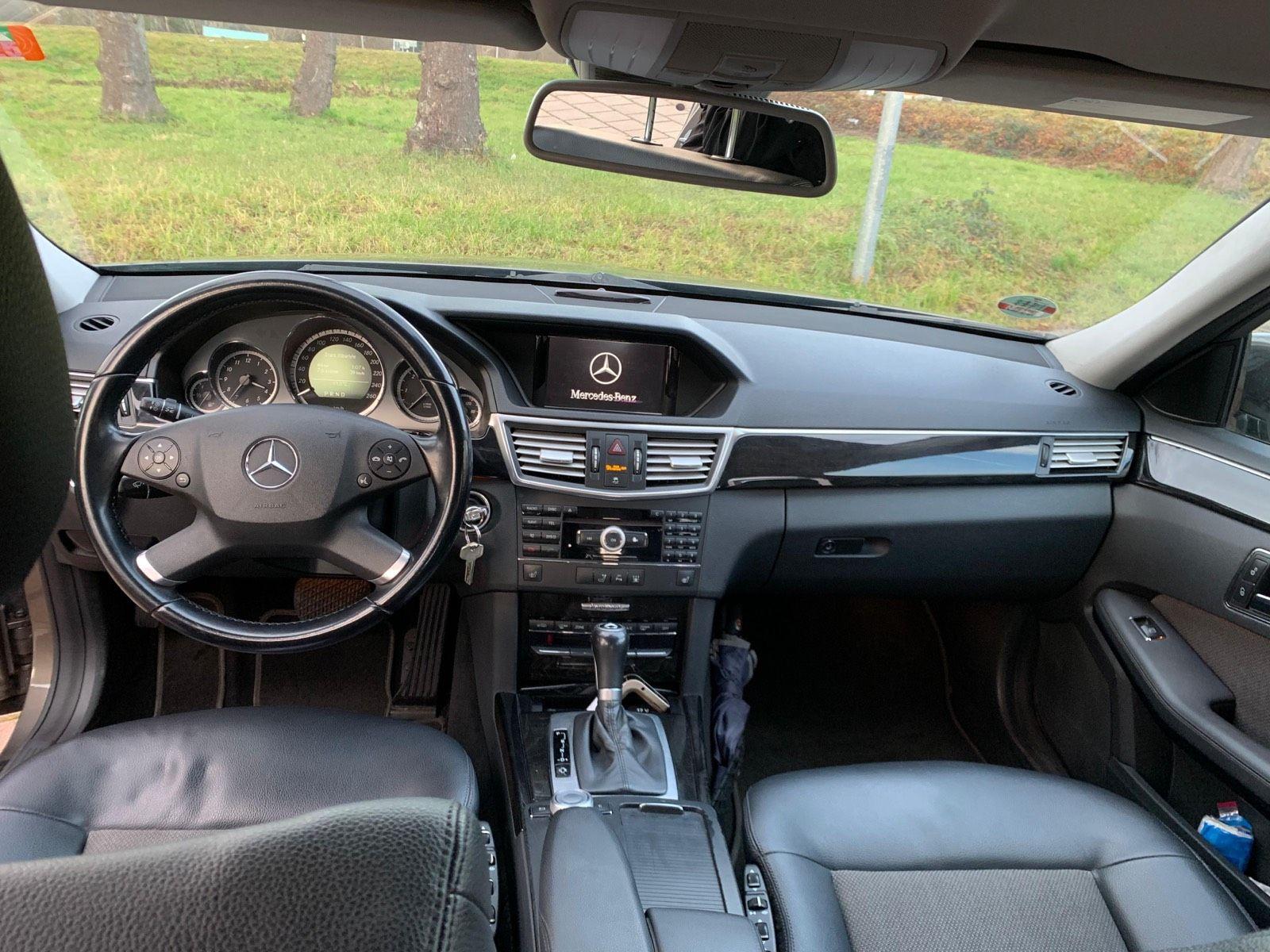 Mercedes-Benz E220 2010 — photo 8