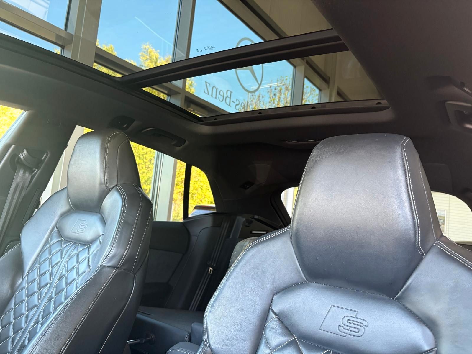 Fahrzeugabbildung Audi Q8 50 TDI s sitze raute, hud 22 zoll allradlenk